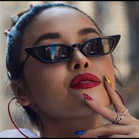 ✨ Cat Eye Retro Sunnies 😍 - Picture 5 of 8